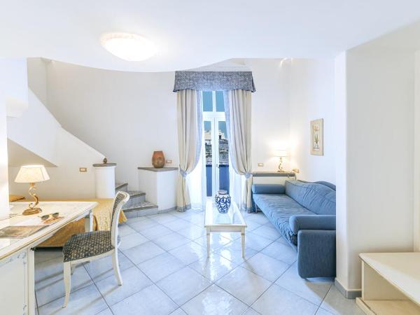 Hotel Nettuno : photo 8 de la chambre chambre familiale