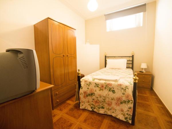 Residencial Valentina : photo 2 de la chambre chambre simple avec salle de bains commune