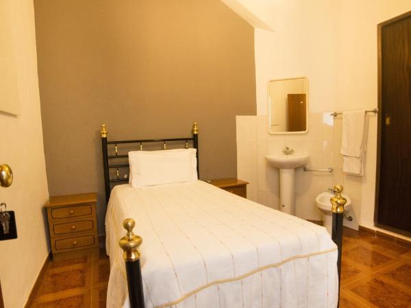 Residencial Valentina : photo 1 de la chambre chambre simple avec salle de bains commune