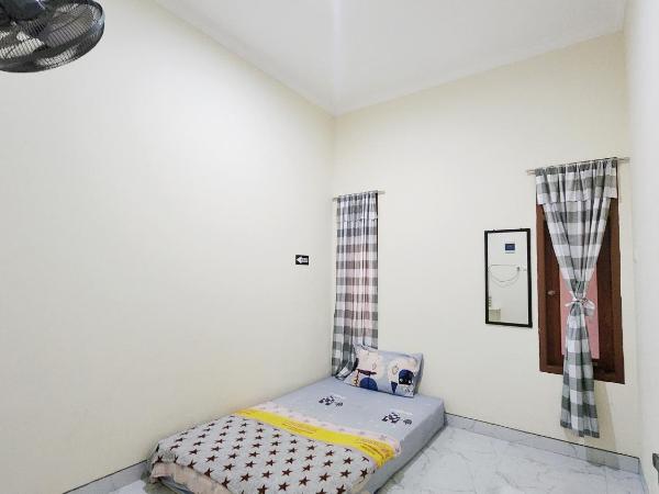 Surabaya Homey near UNAIR Syariah : photo 3 de la chambre chambre double standard avec ventilateur