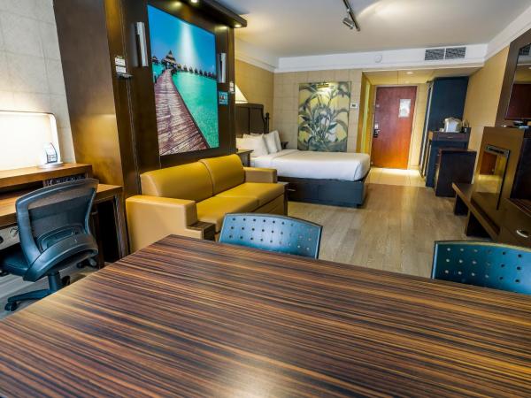 LHotelQuébec : photo 3 de la chambre studio avec 3 lits queen-size