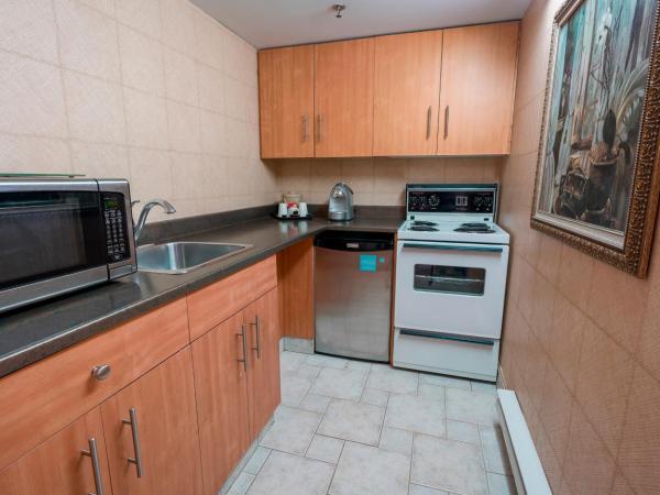 LHotelQuébec : photo 5 de la chambre chambre avec 2 lits queen-size et kitchenette