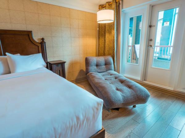LHotelQuébec : photo 3 de la chambre chambre lit queen-size - vue sur jardin