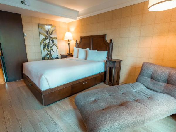 LHotelQuébec : photo 4 de la chambre chambre lit queen-size - vue sur jardin