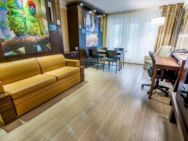 LHotelQuébec : photo 1 de la chambre chambre avec 2 lits queen-size et kitchenette - vue sur piscine