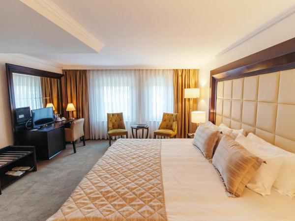 CK Farabi Hotel : photo 2 de la chambre suite avec jacuzzi