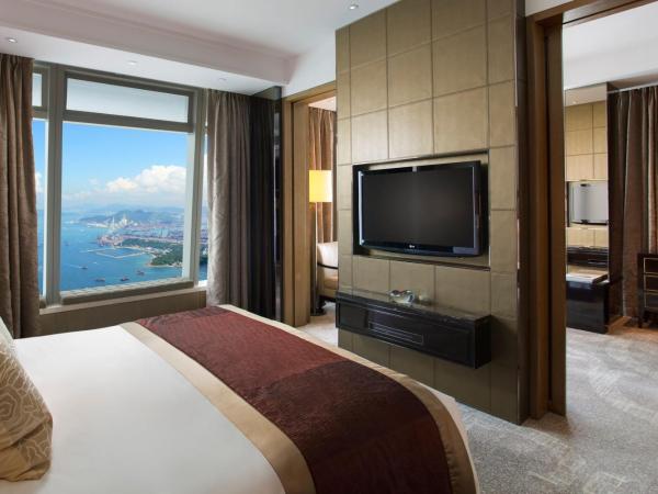 The Ritz-Carlton Hong Kong : photo 2 de la chambre suite de luxe avec lit king-size 