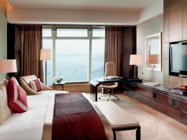 The Ritz-Carlton Hong Kong : photo 1 de la chambre chambre lit king-size de luxe - vue sur mer 