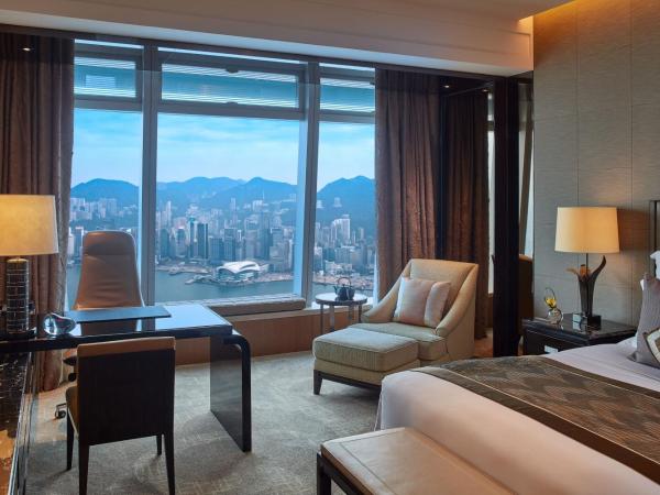 The Ritz-Carlton Hong Kong : photo 1 de la chambre chambre lit king-size deluxe - victoria harbour