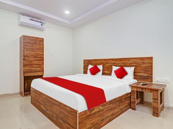 OYO Flagship 81135 Hotel R Square Inn : photo 4 de la chambre chambre triple classique