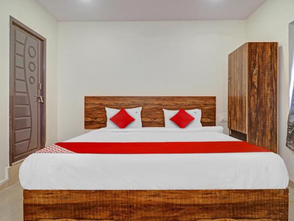 OYO Flagship 81135 Hotel R Square Inn : photo 7 de la chambre chambre triple classique