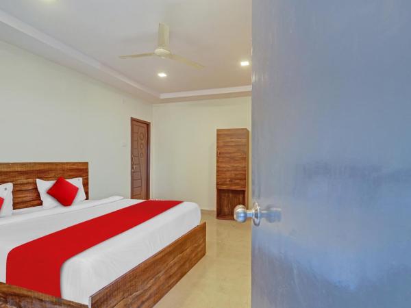 OYO Flagship 81135 Hotel R Square Inn : photo 1 de la chambre chambre triple classique