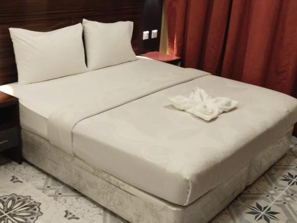 Tehran Hotel : photo 6 de la chambre chambre lit king-size standard