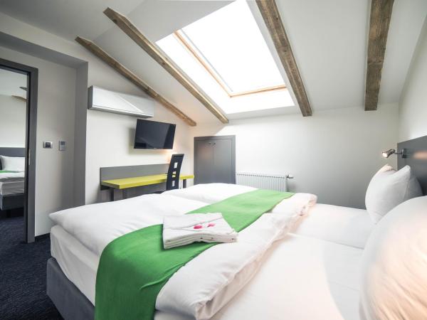 Hotel Herrmes : photo 7 de la chambre chambre quadruple deluxe