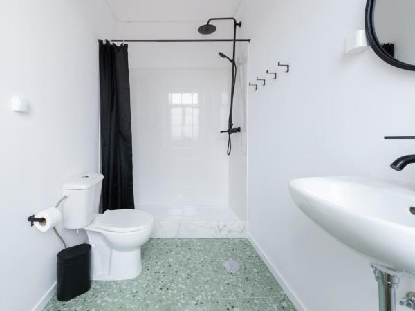 Cheese & Wine Lapa : photo 6 de la chambre chambre familiale avec salle de bains privative