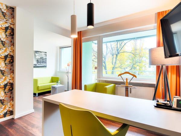 Hotel Carolinenhof : photo 3 de la chambre chambre double confort avec balcon - côté jardin