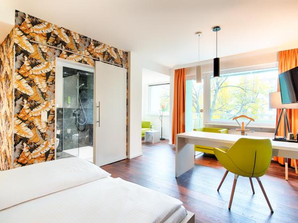Hotel Carolinenhof : photo 4 de la chambre chambre double confort avec balcon - côté jardin