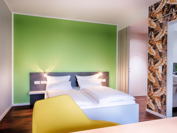 Hotel Carolinenhof : photo 5 de la chambre chambre double confort avec balcon - côté jardin