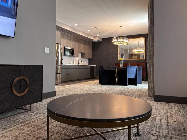 SpringHill Suites by Marriott Chicago Chinatown : photo 1 de la chambre penthouse king suite with sofa bed