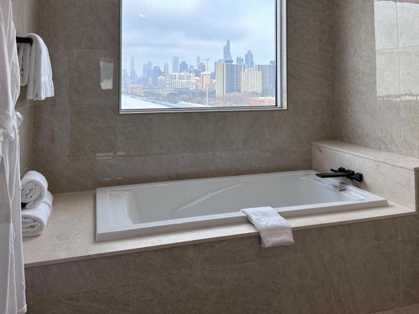 SpringHill Suites by Marriott Chicago Chinatown : photo 3 de la chambre appartement de grand standing avec suite lit king-size