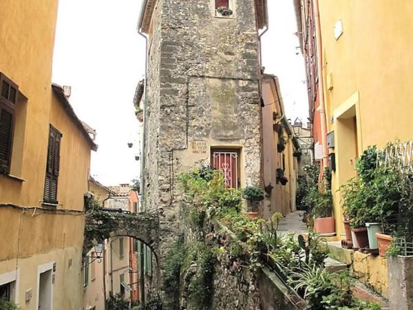 VieuxChateau : photo 3 de la chambre chambre double avec salle de bains privative