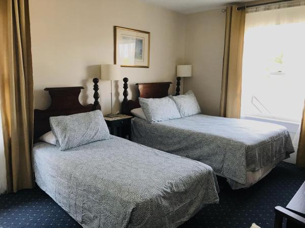 Windsor Guest House : photo 1 de la chambre chambre familiale avec salle de bains commune
