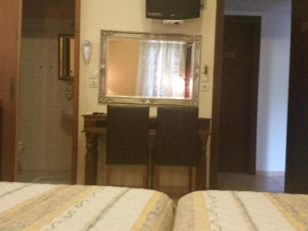 Minos Pension : photo 7 de la chambre chambre lits jumeaux