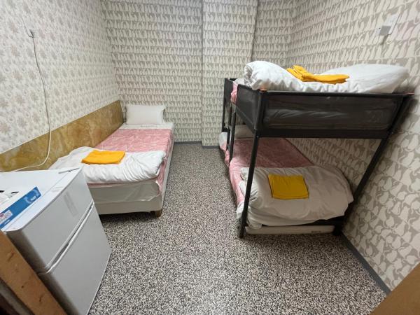 Shinjuku Sky hostel : photo 3 de la chambre chambre triple avec salle de bains commune