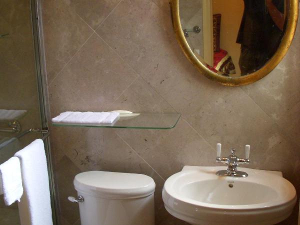 Hyde Park Hotel : photo 7 de la chambre chambre lit king-size avec baignoire spa