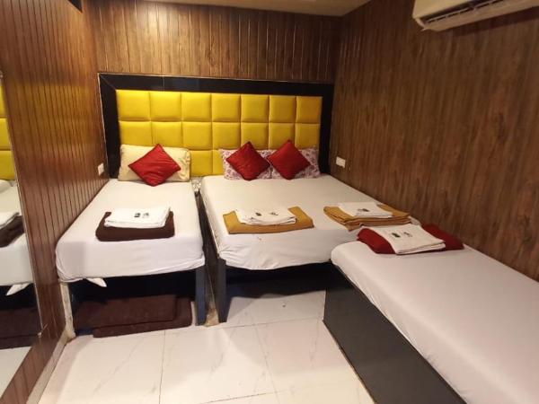 Hotel Janata : photo 4 de la chambre chambre deluxe avec 2 lits queen-size