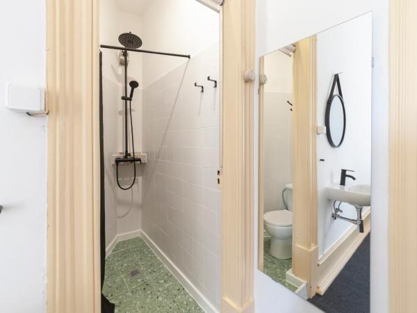 Cheese & Wine Lapa : photo 8 de la chambre chambre double avec salle de bains privative