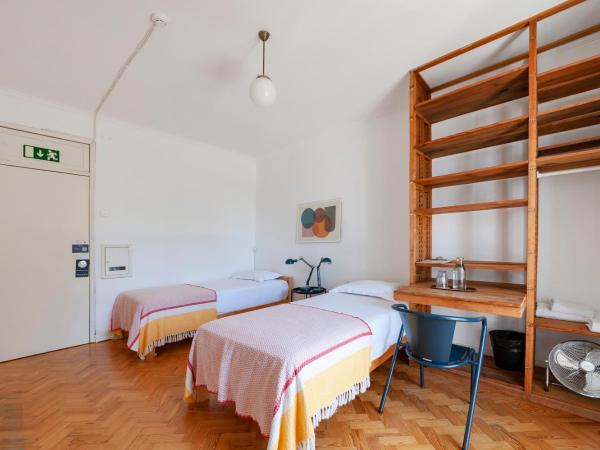 Cheese & Wine Lapa : photo 8 de la chambre chambre lits jumeaux avec salle de bains commune - vue sur jardin