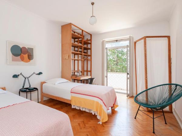 Cheese & Wine Lapa : photo 1 de la chambre chambre lits jumeaux avec salle de bains commune - vue sur jardin