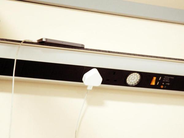 Kinlay Hostel Eyre Square : photo 8 de la chambre lit dans un dortoir mixte de 8 lits avec salle de bains commune