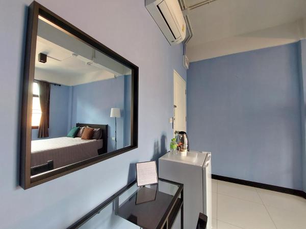 HOUSEMODE - BAANYAI @ Wongwian Yai : photo 5 de la chambre chambre standard lit queen-size