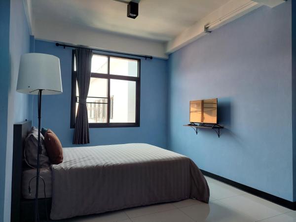HOUSEMODE - BAANYAI @ Wongwian Yai : photo 3 de la chambre chambre standard lit queen-size