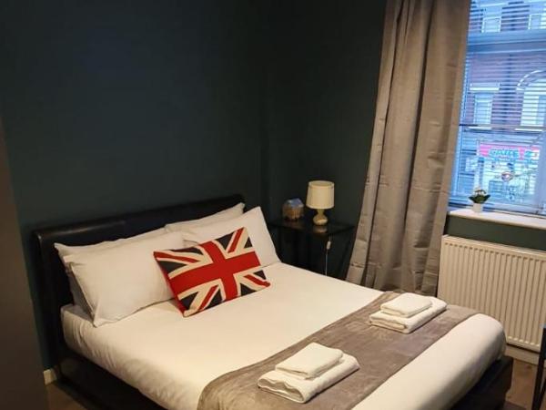Guest House London : photo 1 de la chambre chambre double avec salle de bains privative