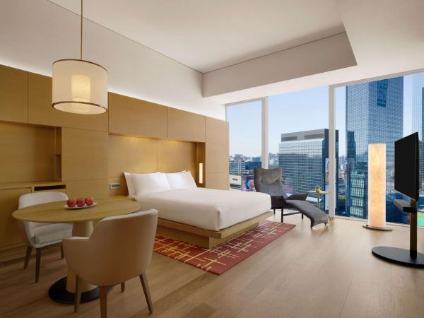 Park Hyatt Seoul : photo 1 de la chambre chambre lit king-size deluxe - vue sur ville