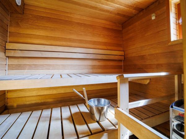 Hotelli Uninen Tampere : photo 7 de la chambre suite avec sauna
