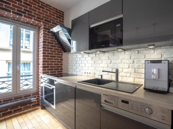 Room in Apartment - Cosy place in the Hear of Paris : photo 3 de la chambre chambre double