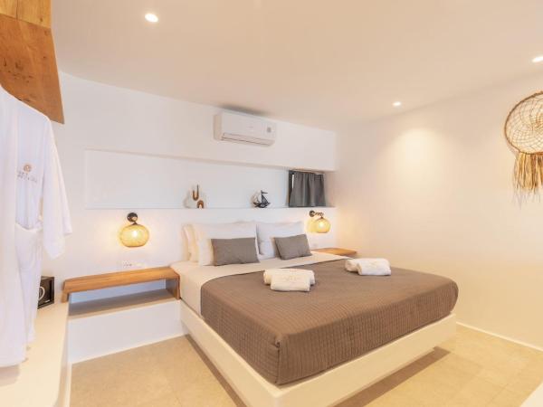 Sunset Hill Suites : photo 8 de la chambre superior suite with sea and pool view and hot tub