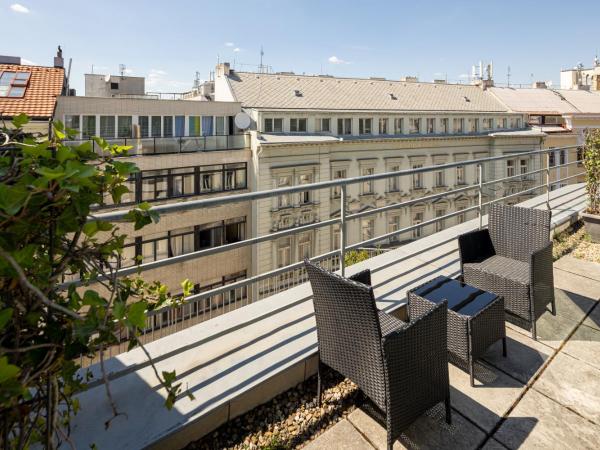 K+K Hotel Fenix : photo 10 de la chambre hébergement deluxe avec terrasse