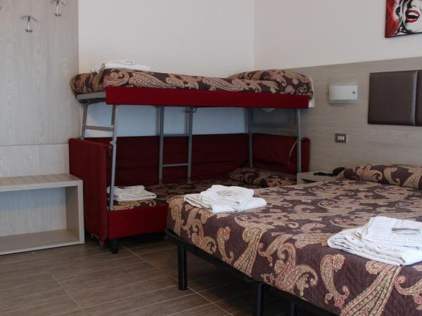 Hotel Tiberius : photo 1 de la chambre chambre quadruple