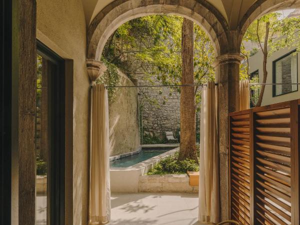 Hotel Palau Fugit : photo 1 de la chambre chambre lits jumeaux - vue sur jardin