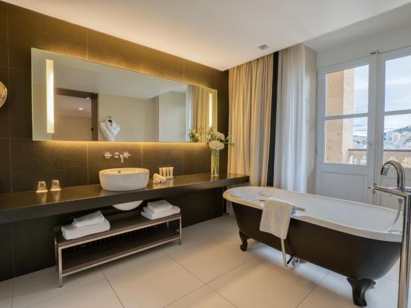 InterContinental Marseille - Hotel Dieu by IHG : photo 6 de la chambre chambre lit king-size premium avec terrasse - vue sur Église