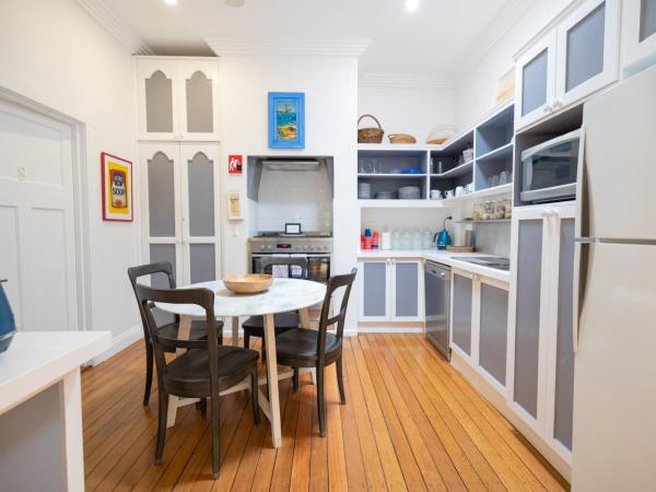 Barbara's Guesthouse : photo 7 de la chambre chambre lit queen-size avec salle de bains privative