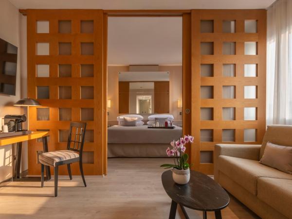 Hesperia Barcelona Presidente : photo 8 de la chambre suite junior avec vue
