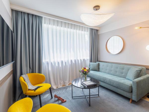 Golden Tulip Aix les Bains - Hotel & Spa : photo 7 de la chambre suite rénovée avec accès au spa