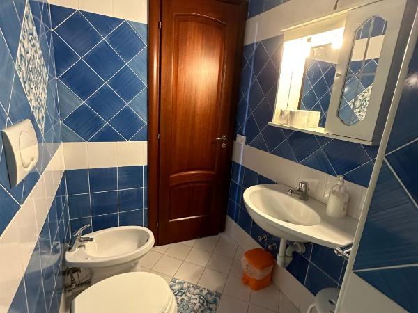 Villa Paradise : photo 10 de la chambre chambre double deluxe avec balcon - vue sur mer