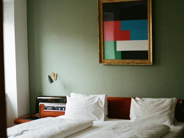 Hotel Am Brillantengrund : photo 1 de la chambre chambre triple